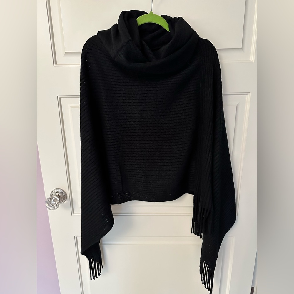 BCBGMAXAZRIA Black Knit Fringe Poncho/Wrap